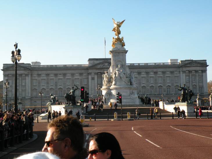  Buchingham Palace et Queen Victoria Memorial